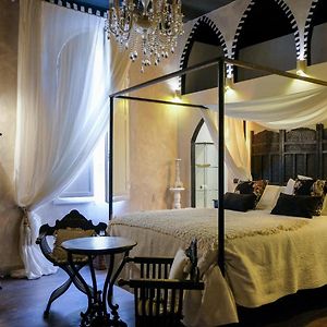 Les Chambres De Amelie B&B